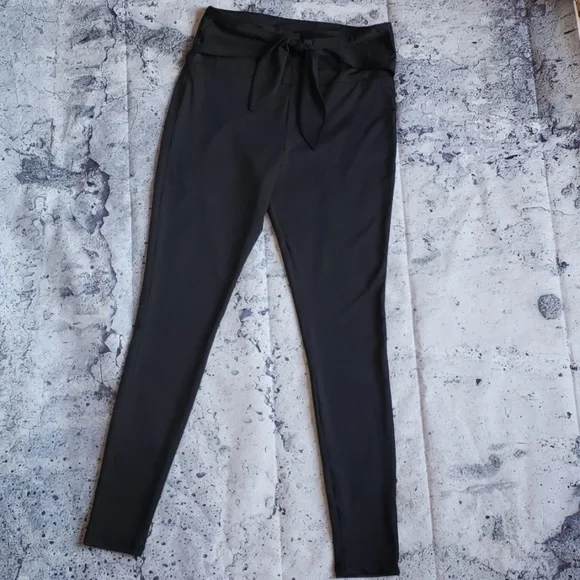 Material Girl. Juniors Active Hi-Waist Tie Front Leggings - Picture 3 of 8